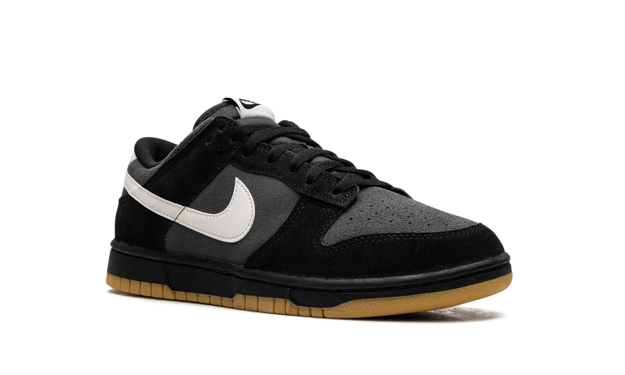 Dunk Low SE "Black Grey Gum"