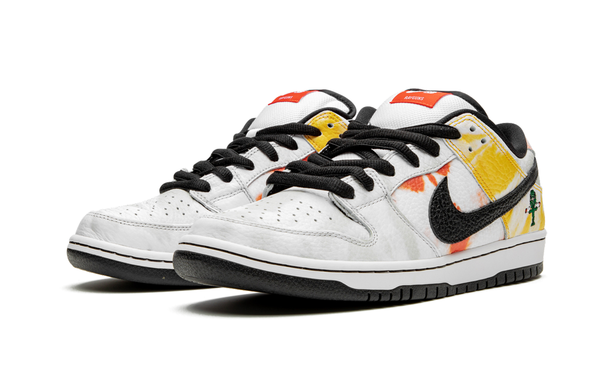 SB Dunk Low "Tie-Dye Rayguns 2019 - White"