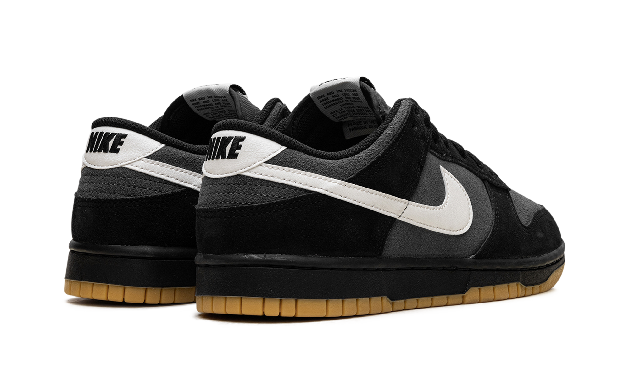 Dunk Low SE "Black Grey Gum"