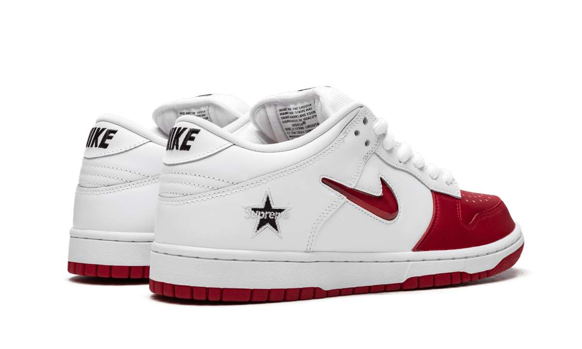 SB Dunk Low "Supreme - Jewel Swoosh Rojo/Blanco"