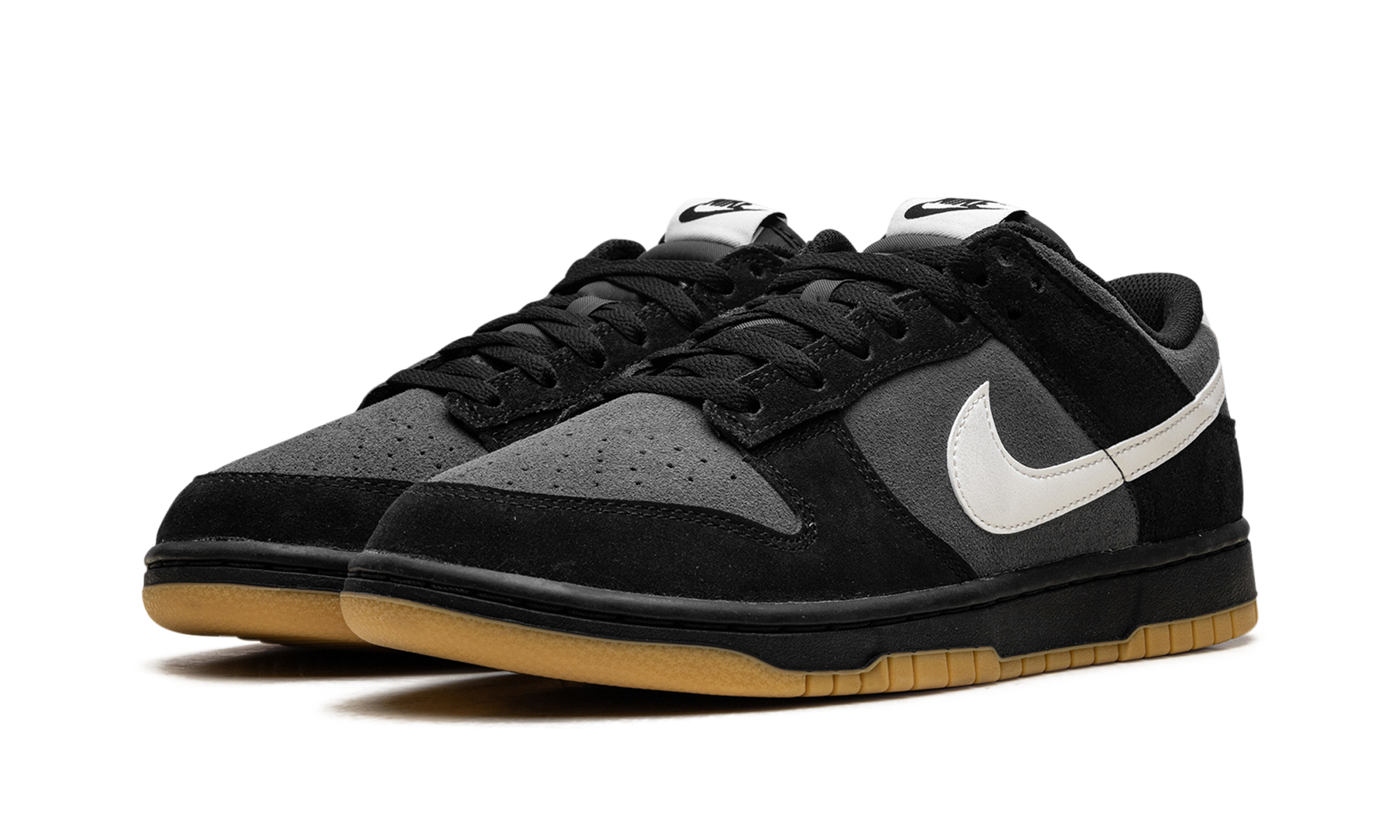 Dunk Low SE "Black Grey Gum"