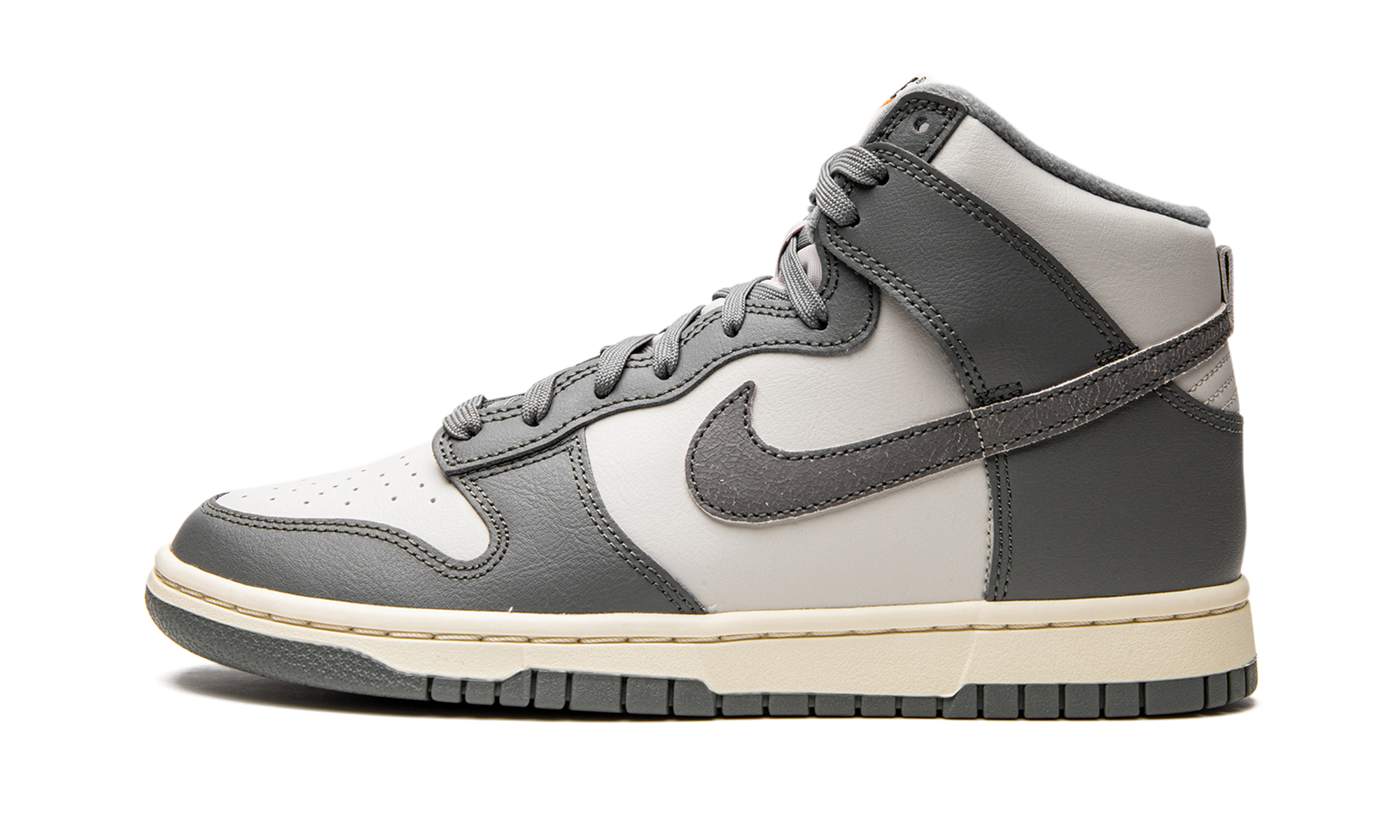 Dunk High "Light Bone / Tumbled Grey"
