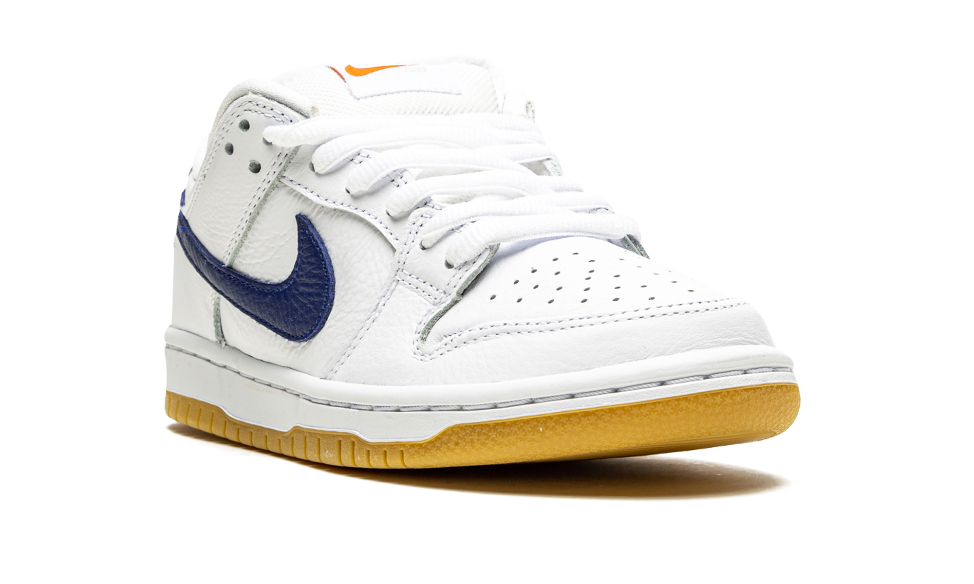 SB Dunk Low Pro Iso "Etiqueta Naranja - Blanco/Azul Marino"