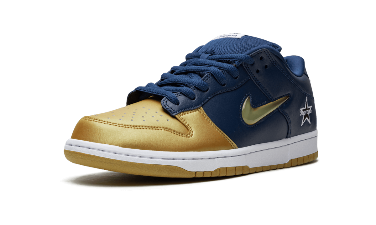 SB Dunk Low "Supreme - Jewel Swoosh Dorado/Azul Marino"