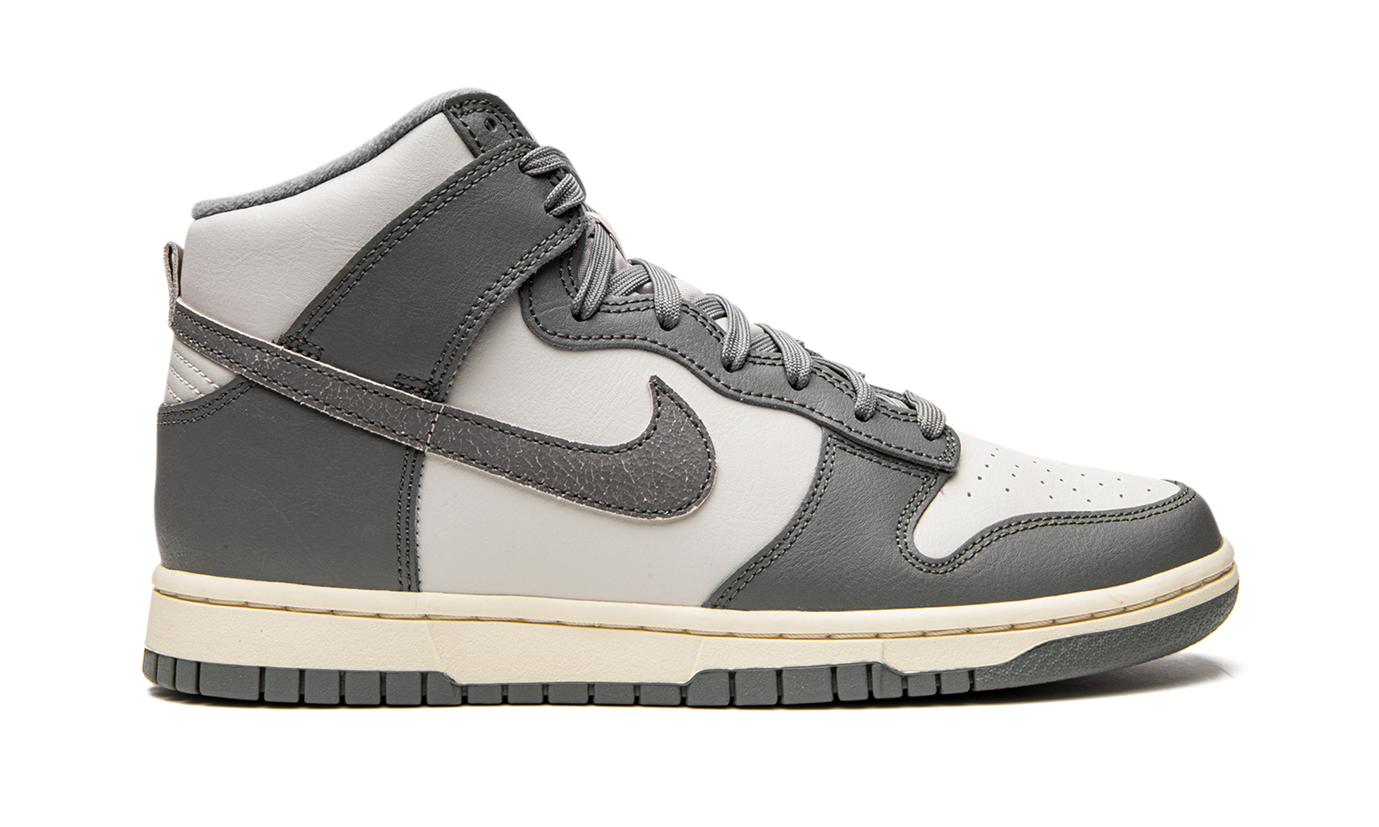 Dunk High "Light Bone / Tumbled Grey"
