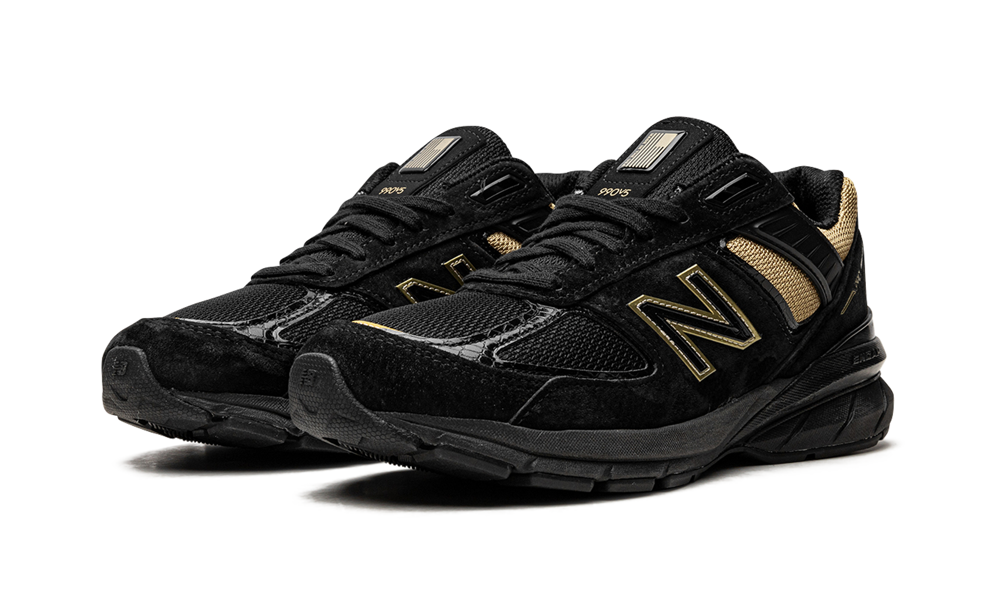 990v5 "Black / Gold"