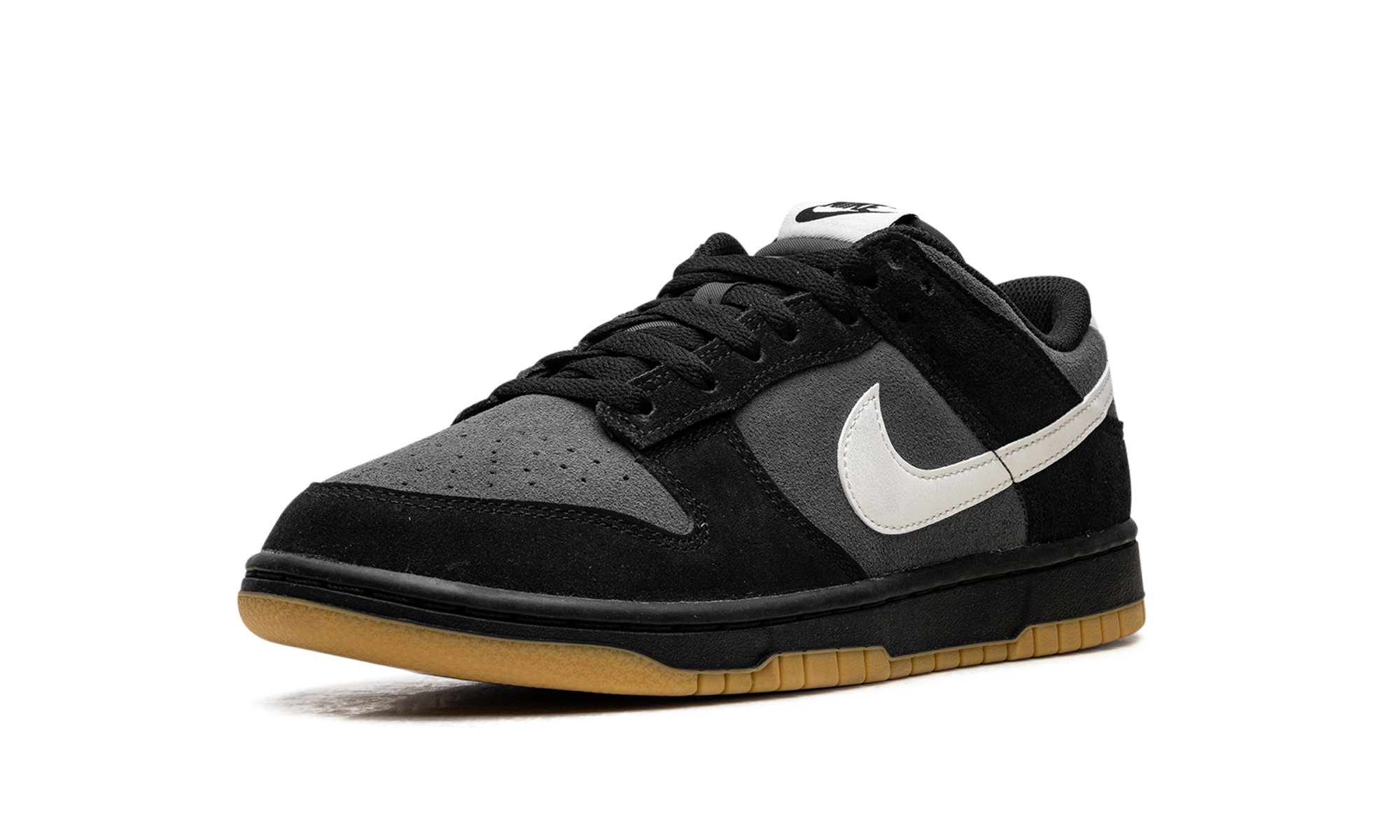 Dunk Low SE "Black Grey Gum"